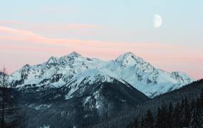 snowy-mountain-1287145